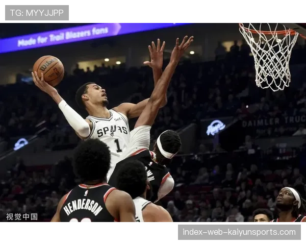 马刺文班亚马镇守篮下连续封盖，并保护球权发动长传反击